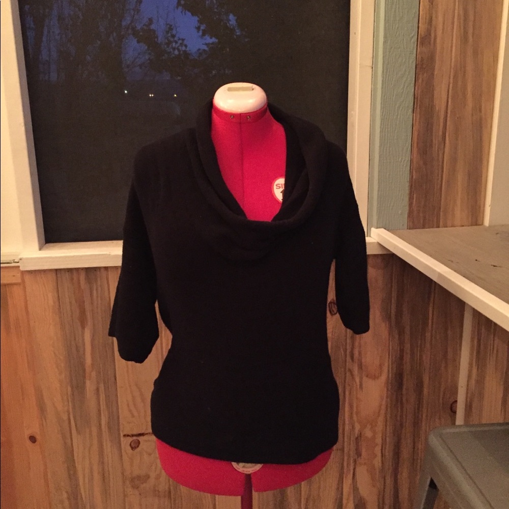 Crowl neck sweater